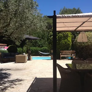 https://gite-les-grillons.fr-provencehotel.com