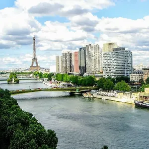 https://luxe-eiffel-tower-and-seine-river.fr-paris.fr